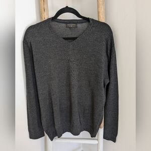 Banana Republic Men's Sweater Size L